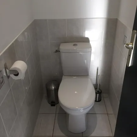 بيت للعطل Avec Piscine-terrasse 6 Personnes *